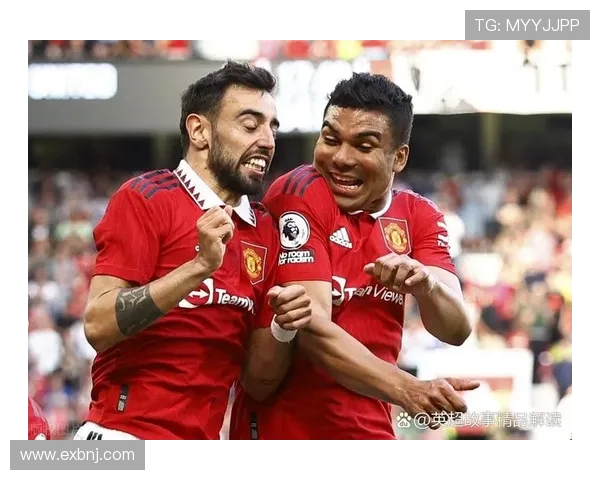 英超球员合照集锦：更衣室与比赛现场集体照