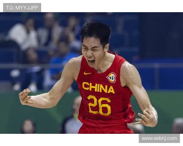 朱俊龙打破蓝领前锋形象以精彩表现重创对手防线策略